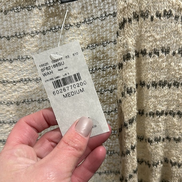 New from Buckle long sleeve knit white wait card - Picture 4 of 4